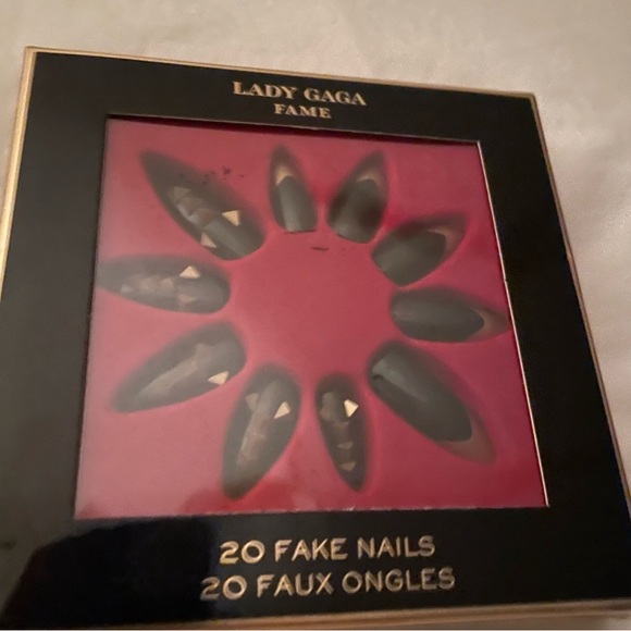 Lady Gaga Fame Nail Set - Picture 1 of 3
